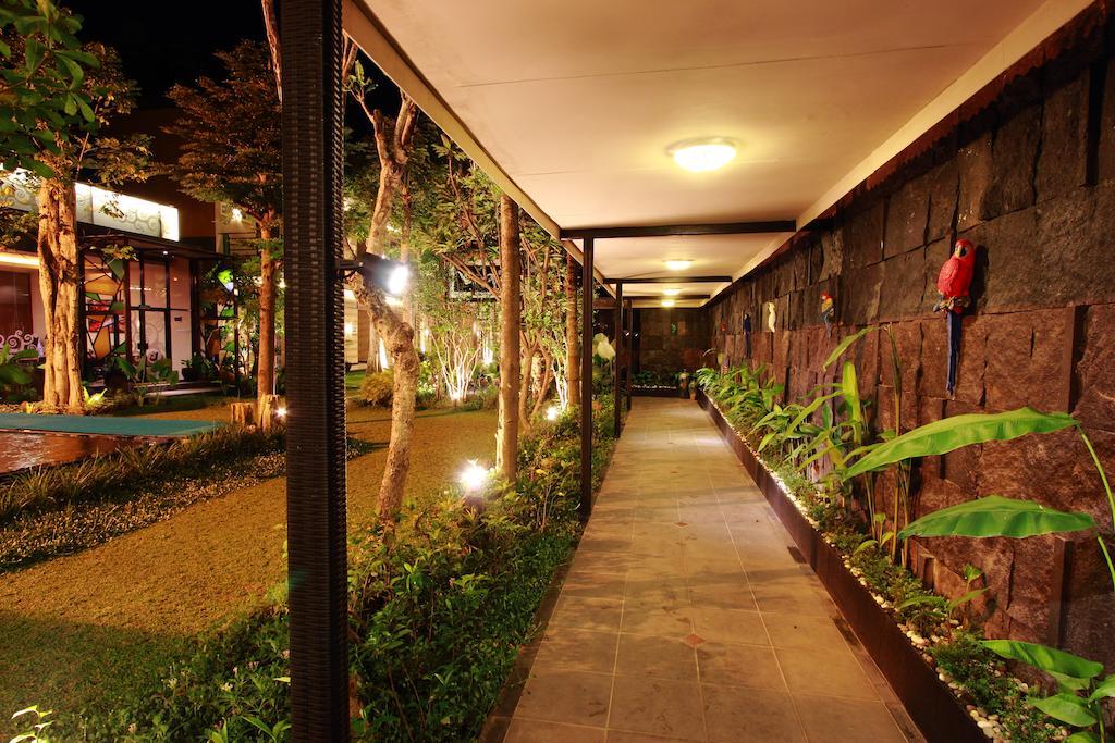 Savita Garden Inn Yogyakarta Exterior photo