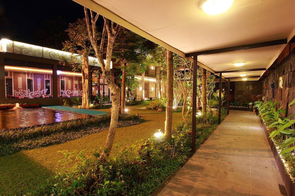 Savita Garden Inn Yogyakarta Exterior photo