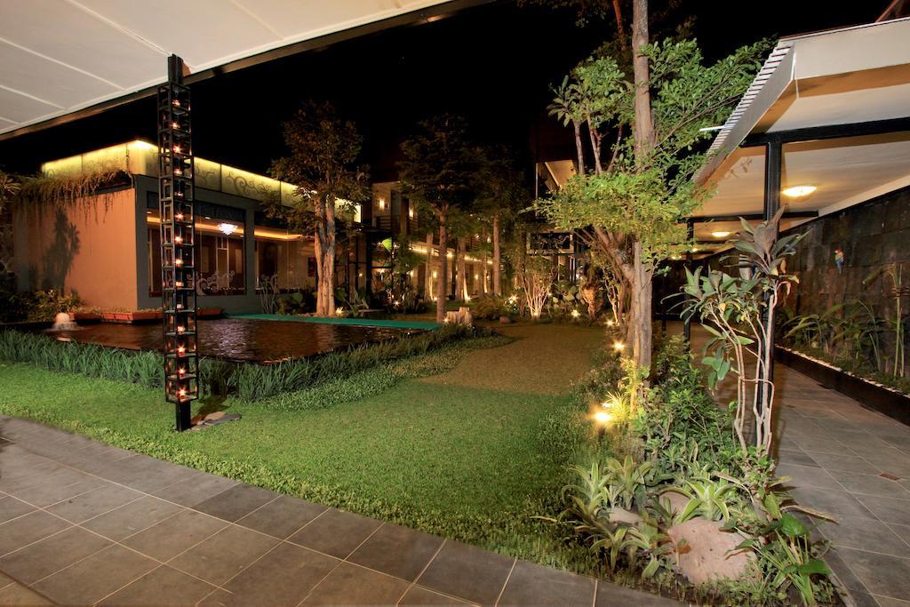 Savita Garden Inn Yogyakarta Exterior photo