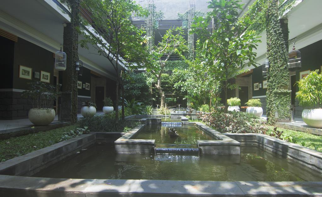 Savita Garden Inn Yogyakarta Exterior photo