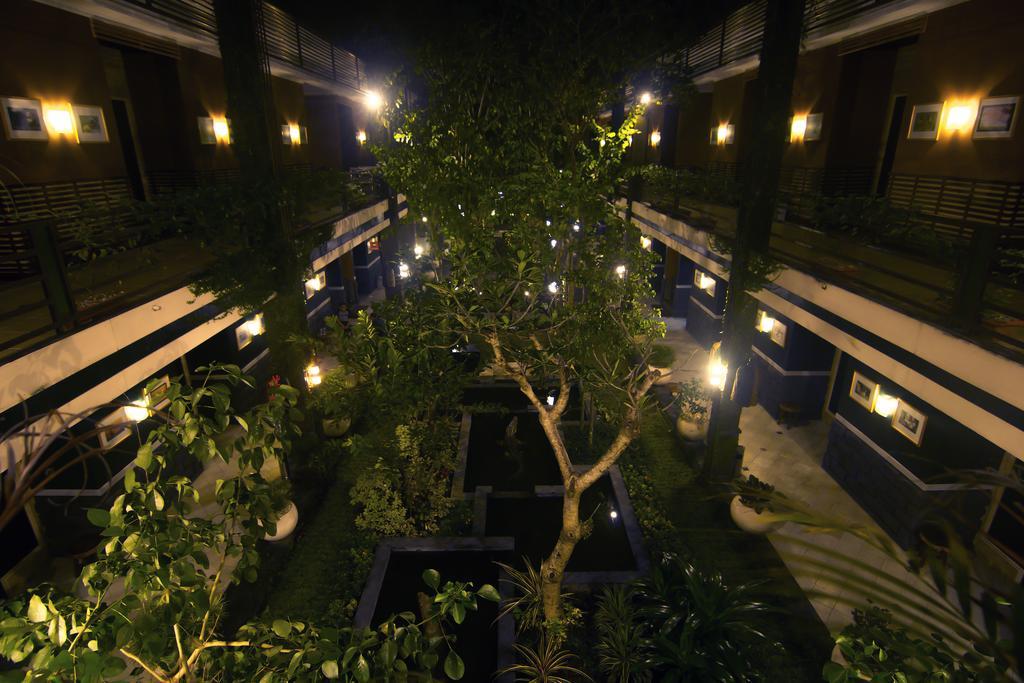 Savita Garden Inn Yogyakarta Exterior photo