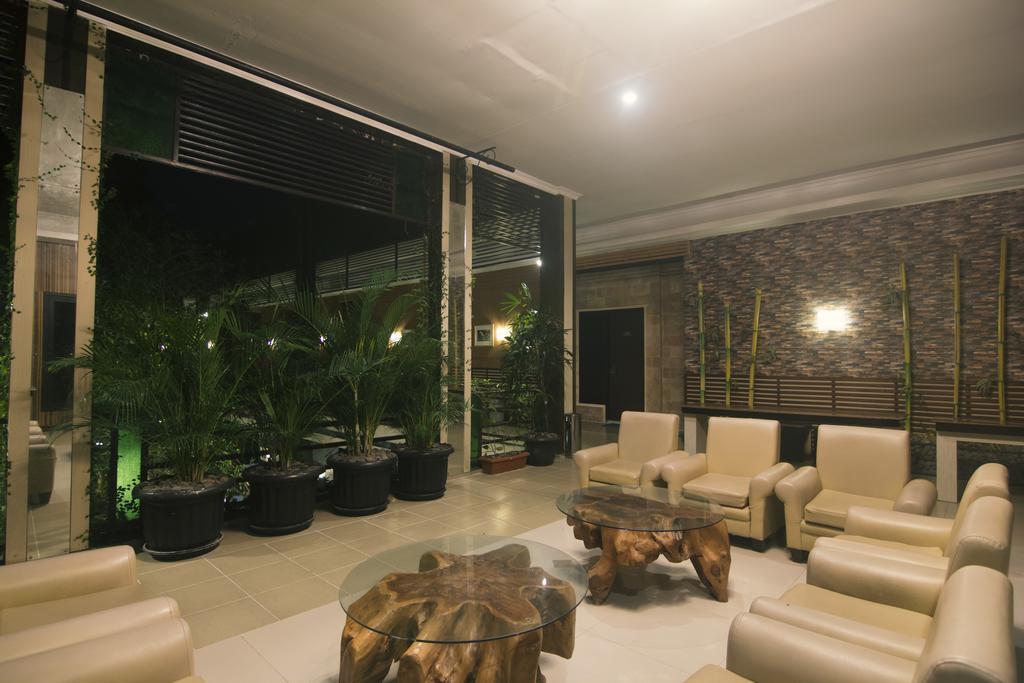 Savita Garden Inn Yogyakarta Exterior photo