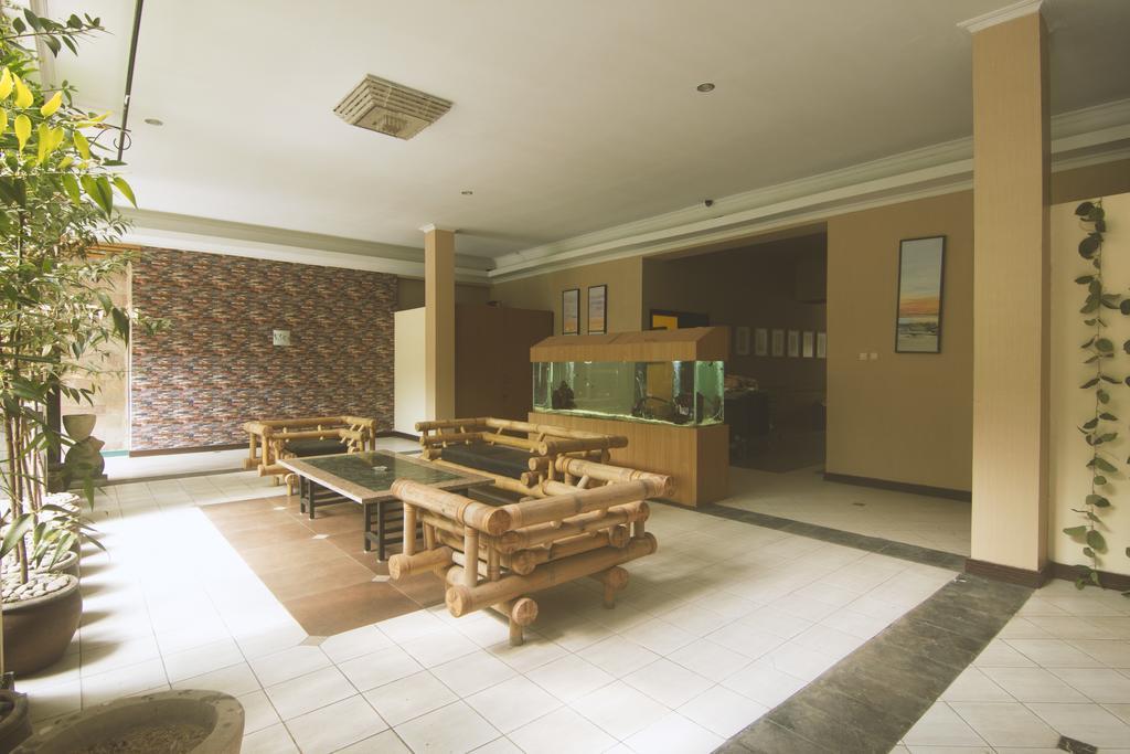 Savita Garden Inn Yogyakarta Exterior photo