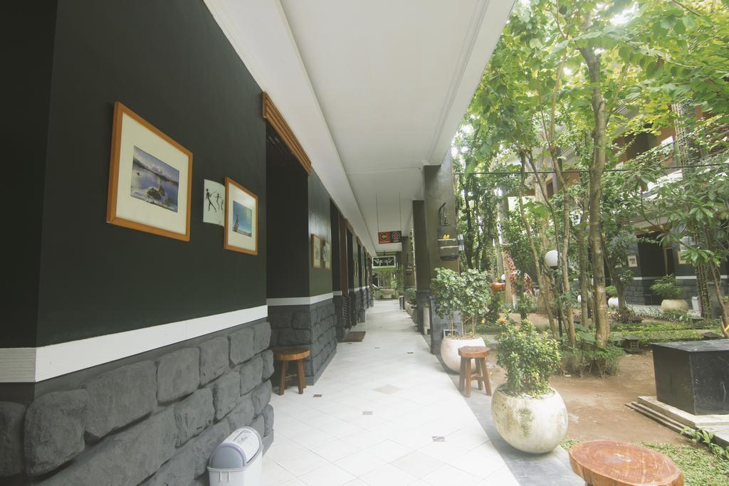 Savita Garden Inn Yogyakarta Exterior photo